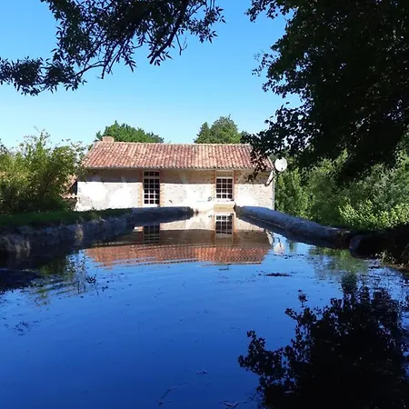 Πανσιόν Grand Dans Son Ecrin De Nature Saint-Laurent-du-Mottay