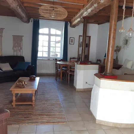 Grand Dans Son Ecrin De Nature