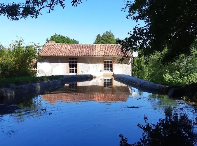 Gæstehus Grand Dans Son Ecrin De Nature Saint-Laurent-du-Mottay