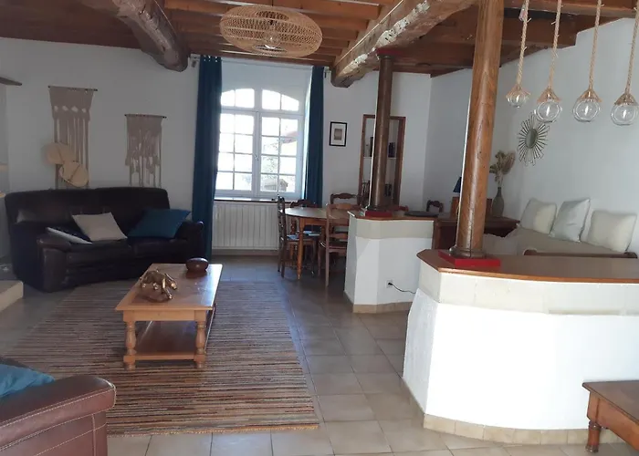 Grand Dans Son Ecrin De Nature