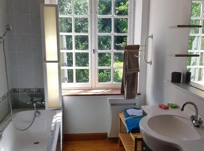 Grand Dans Son Ecrin De Nature